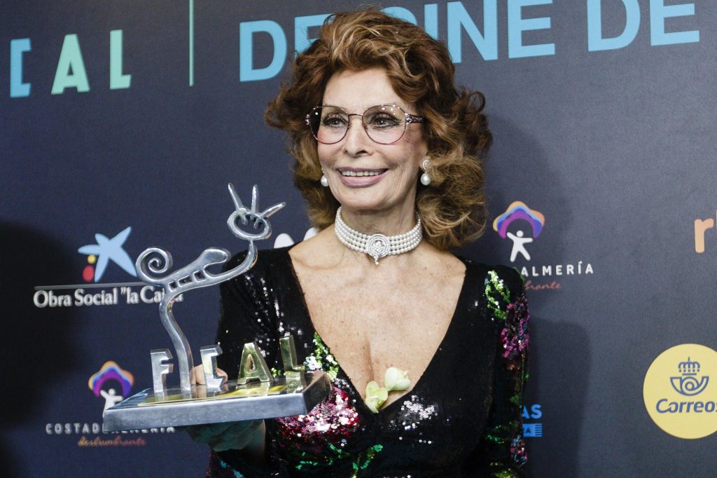 Sophia Loren operata per frattura all’anca