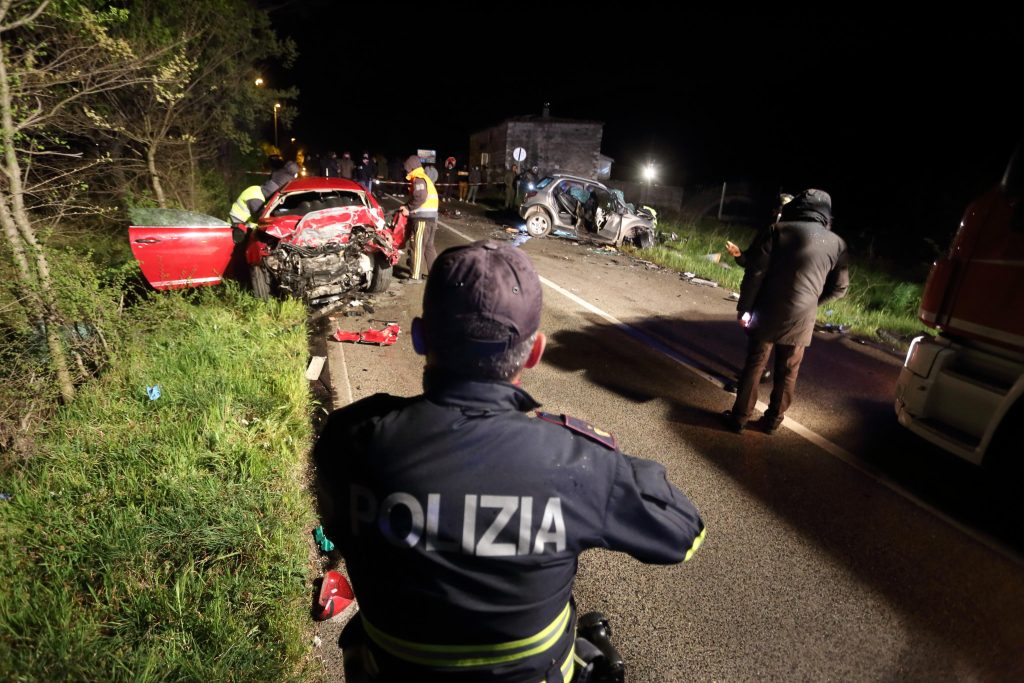 Schianto mortale nel frusinate, tre morti