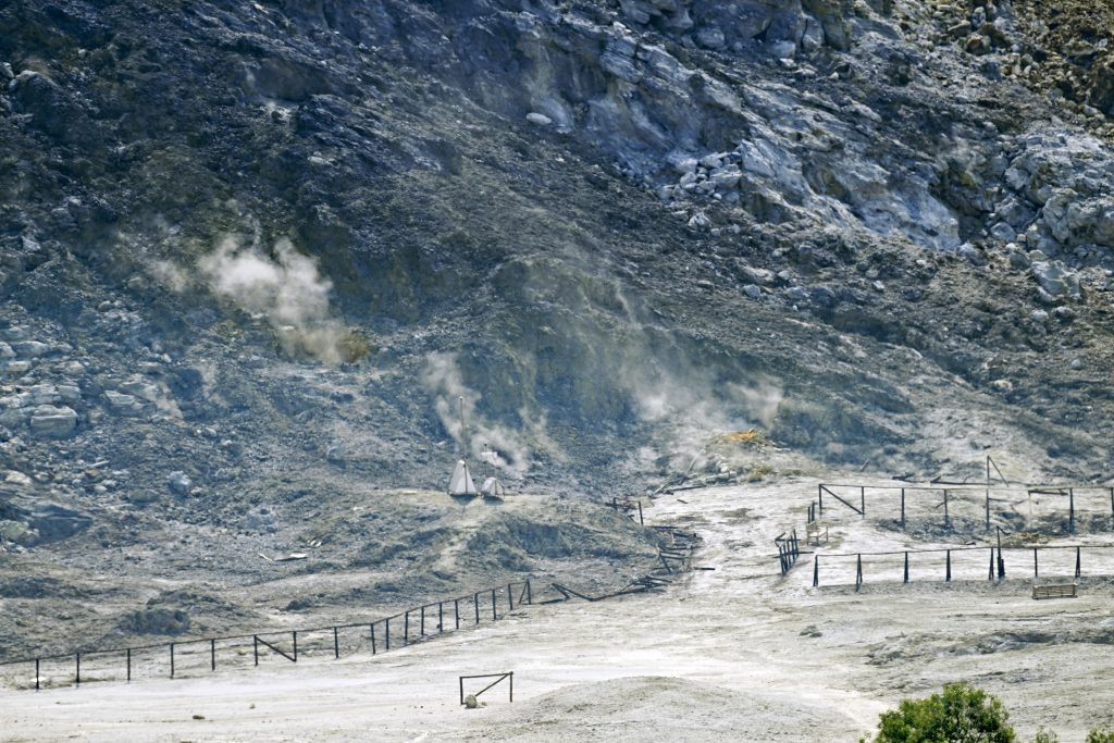 I Campi Flegrei tremano per lo sciame sismico, “non vediamo la fine”