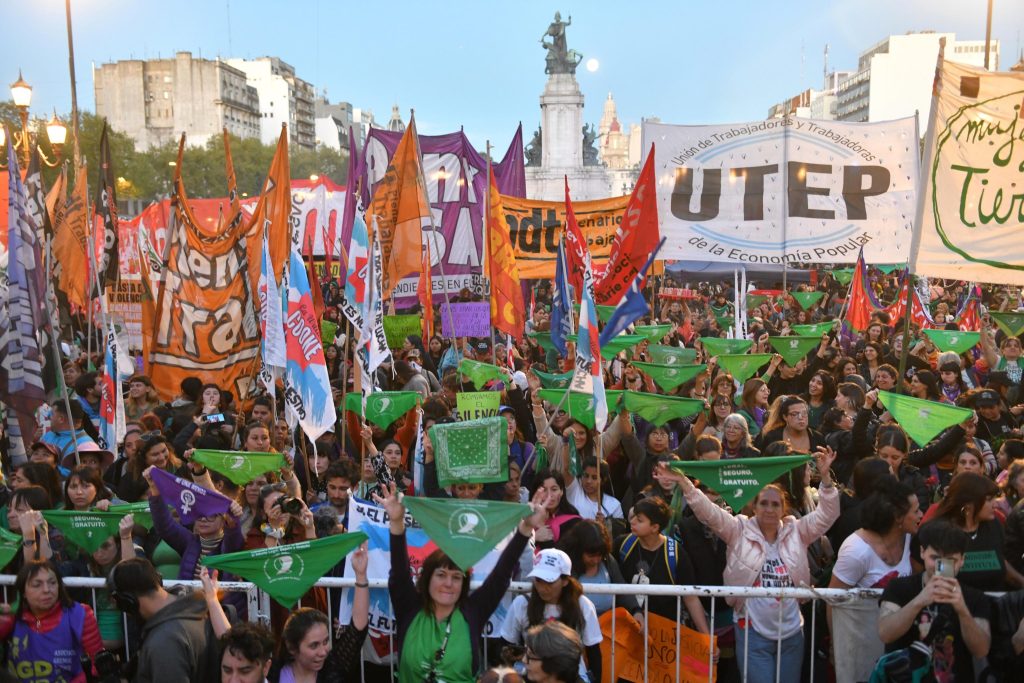 L’Argentina scende in piazza per il diritto all’aborto