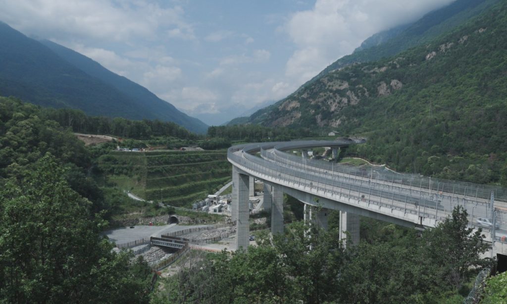 Da qui in poi ci sono i leoni, la nuova video-installazione di Paola Di Mitri