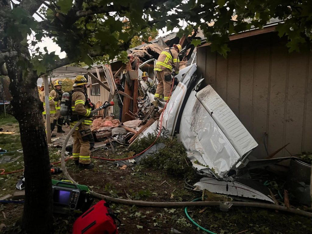 Aereo si schianta contro casa in Oregon