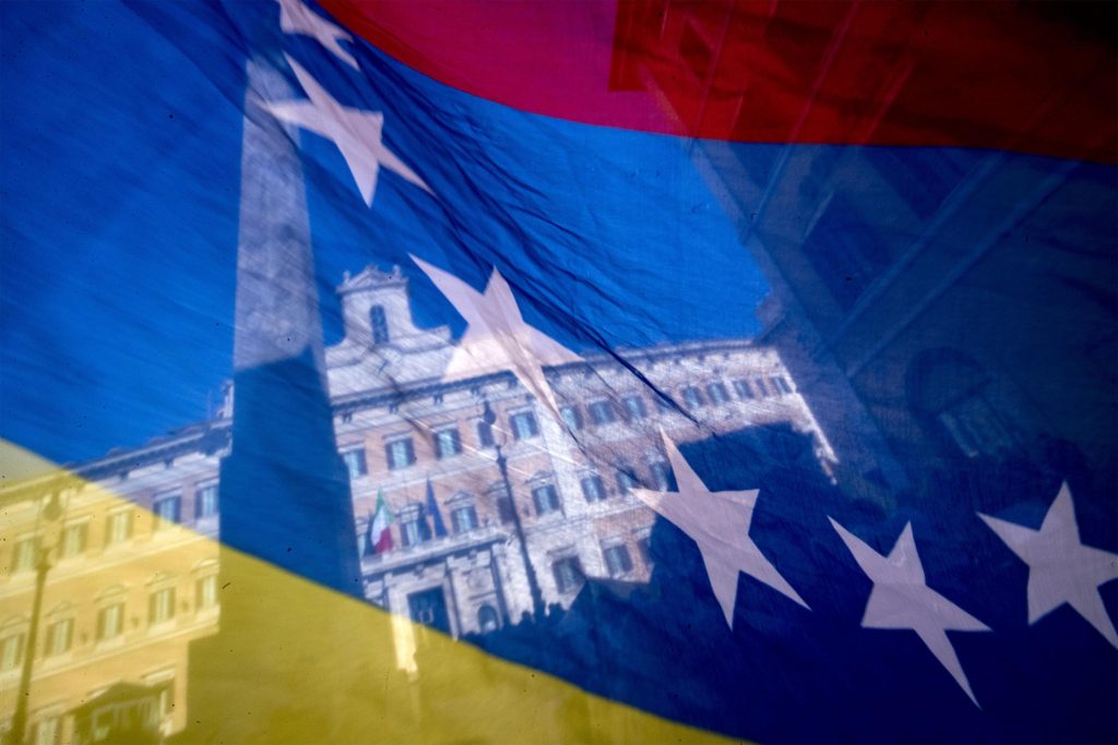 Caracas vuole l’arresto di Guaidò