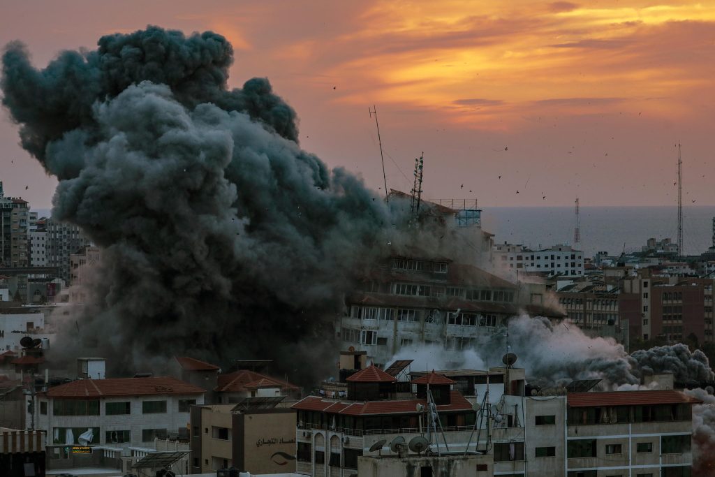 Israele attacca in Libano. “Faremo crollare Hamas per sempre”