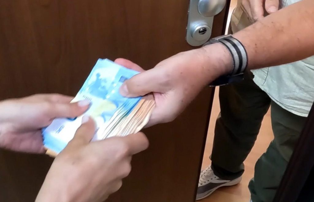 Truffava anziani ignari, condannata consulente finanziaria