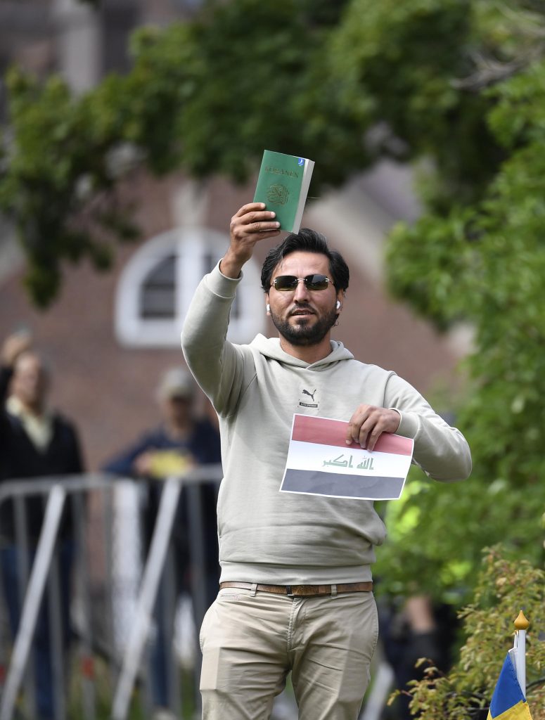 Svezia non rinnova il permesso di soggiorno a Salwan Momika