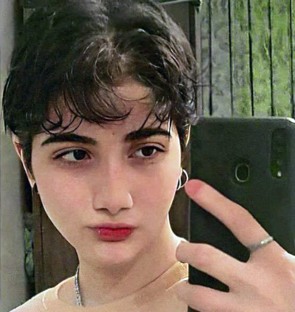 È morta Armita Garawand, aggredita perchè senza hijab