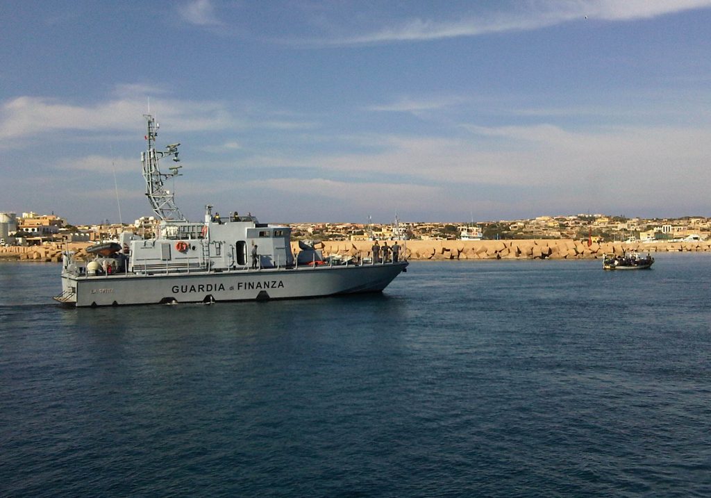 Lampedusa, arrivati nella notte 340 migranti