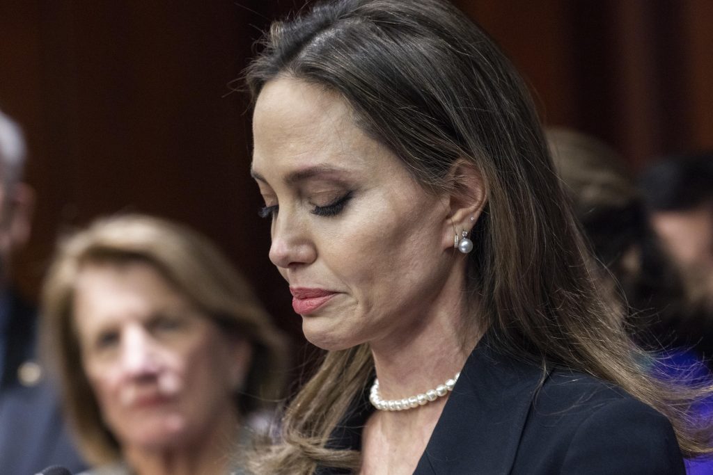 Angelina Jolie contro i leader mondiali: “Gaza fossa comune”