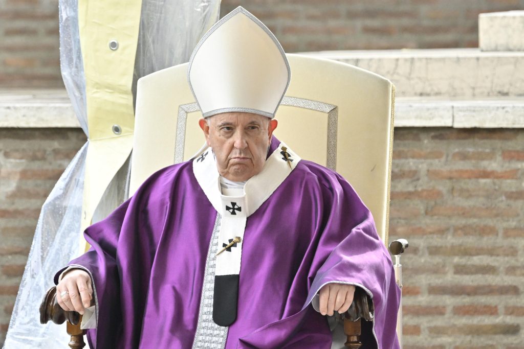 Papa: “non sto bene di salute”