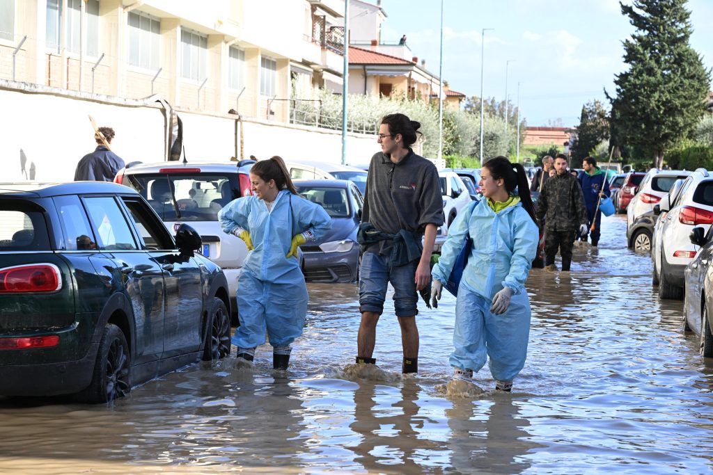 Alluvione in Toscana, trovato il corpo dell’ottava vittima