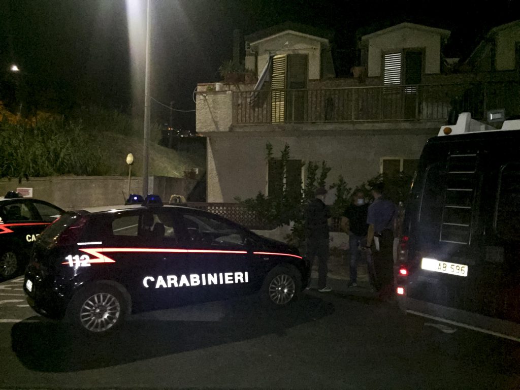 46enne ucciso a colpi di pistola per strada