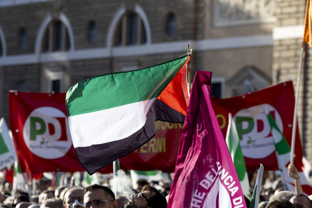 Pd in piazza a Roma contro la Manovra