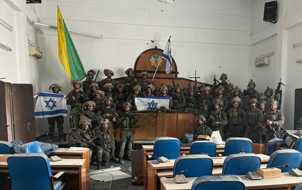 Truppe israeliane entrano in Parlamento a Gaza City
