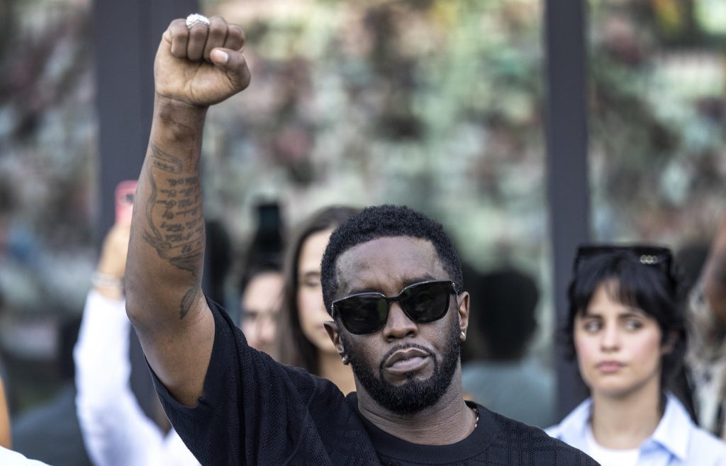 L’ex fidanzata di Puff Daddy accusa il rapper di stupro e aggressione