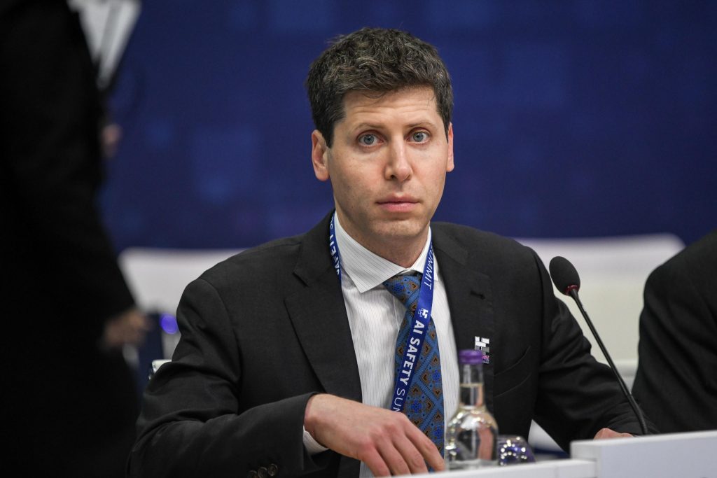 Sam Altman richiamato alla guida di OpenAI quattro giorni dopo estromissione