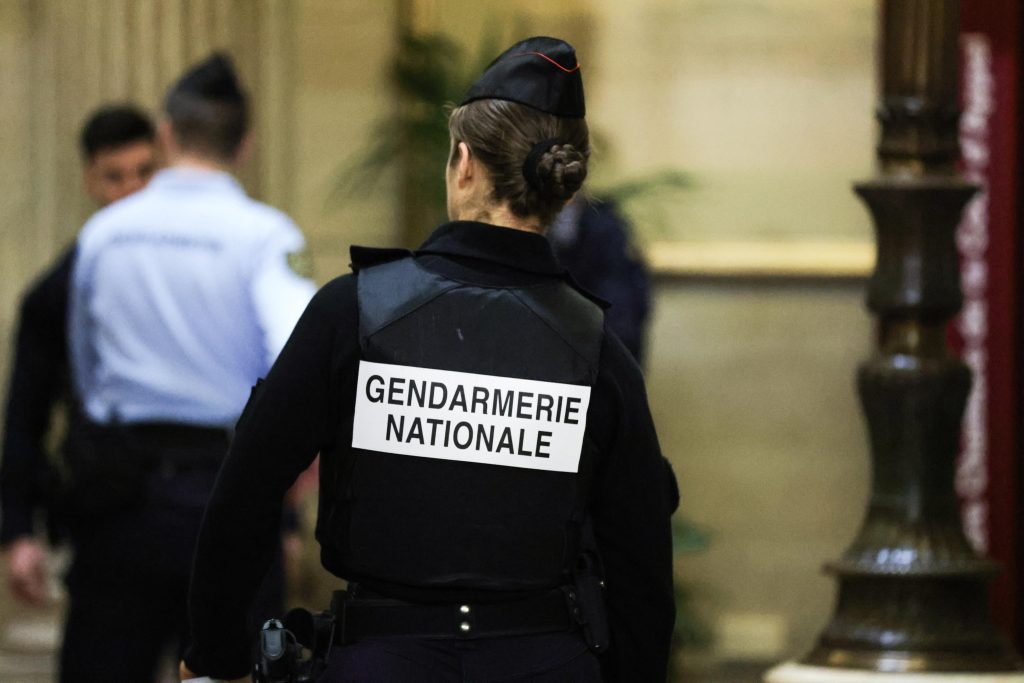 Assalto armato in Francia, un morto e 18 feriti