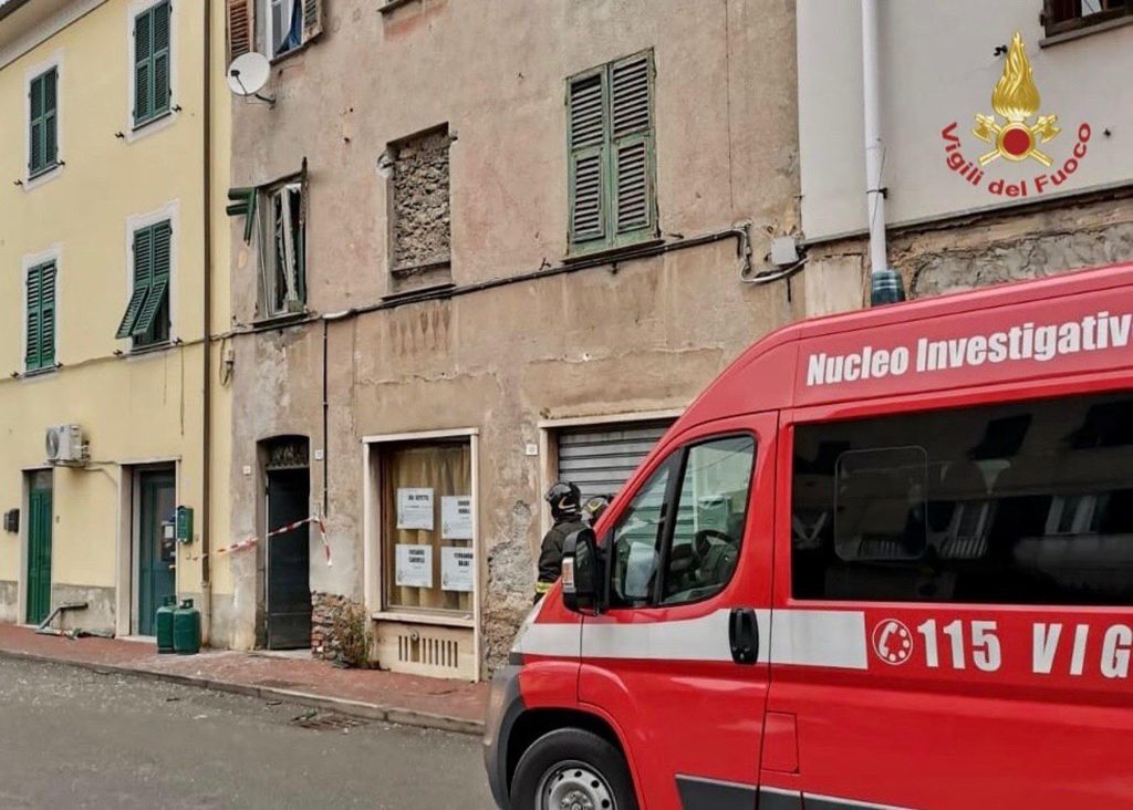 Incendio in una villetta a Busalla, grave una donna