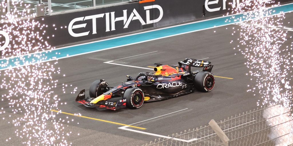 Abu Dhabi F1 Gp, Verstappen vince ultimo atto