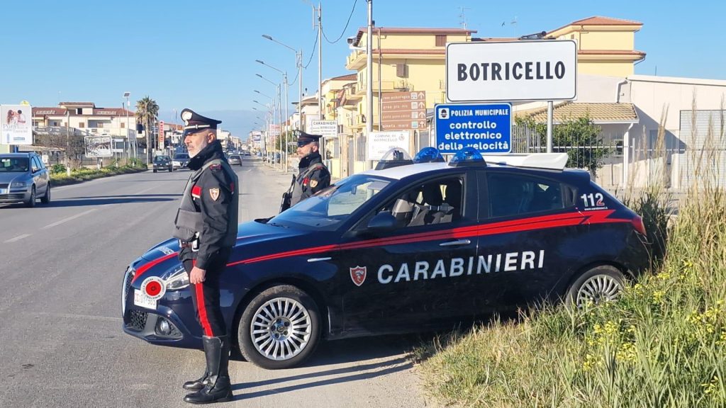 Botricello, 23enne accoltella a morte il padre