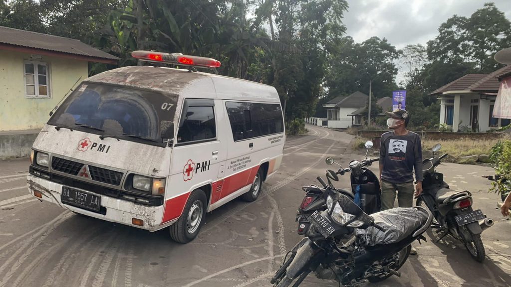Indonesia, erutta Marapi: sale il numero dei morti
