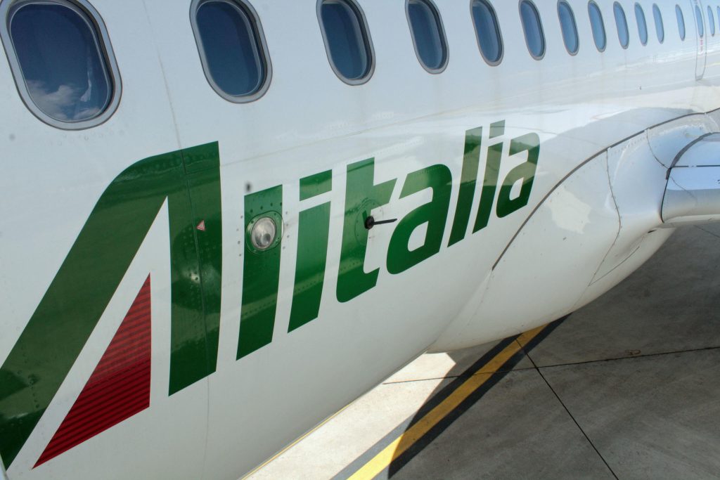 Ex Alitalia, accordo con sindacati su uscite volontarie dalla Cigs