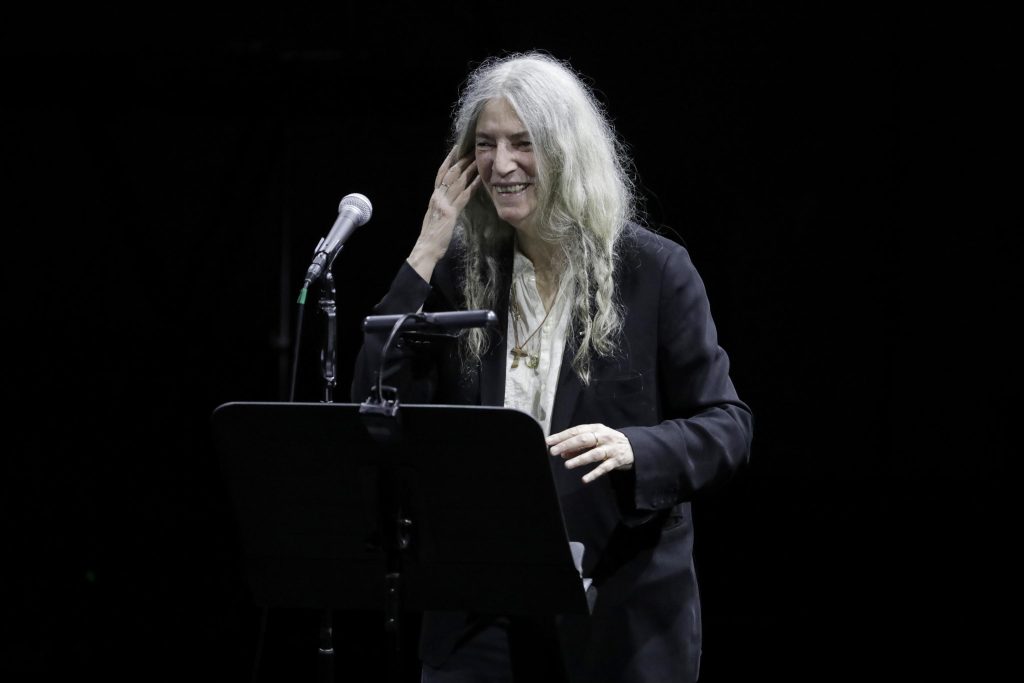 Patti Smith dimessa dall’ospedale a Bologna