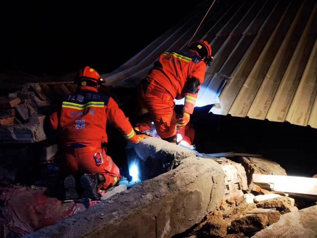 Trema la Cina settentrionale, almeno 120 morti