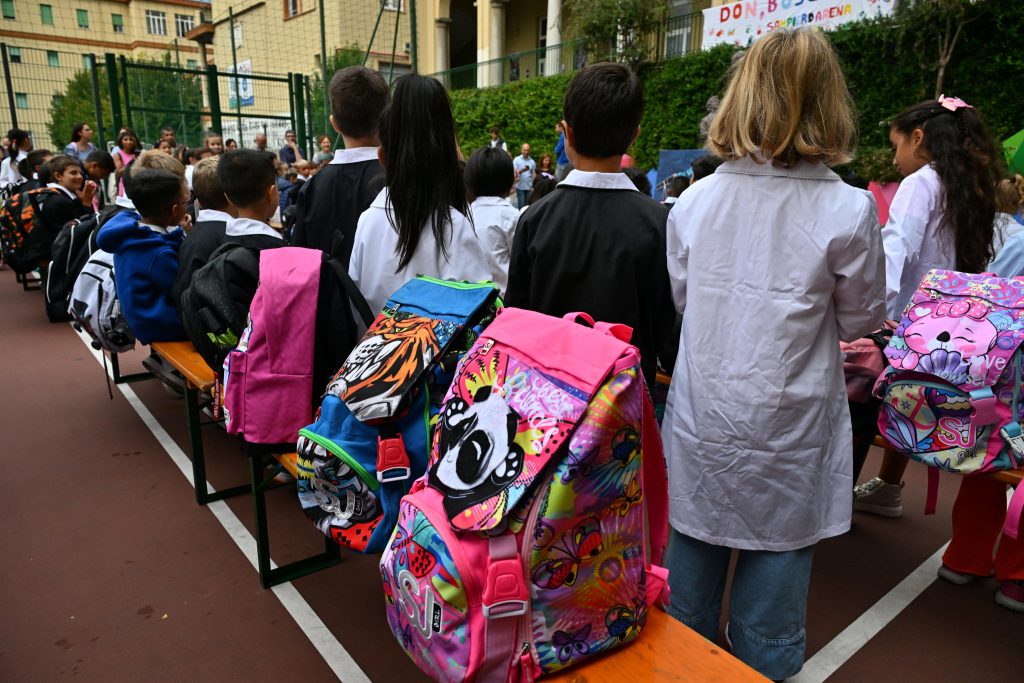 “Cucù” anziché “Gesù”, la recita della scuola elementare fa infuriare i genitori