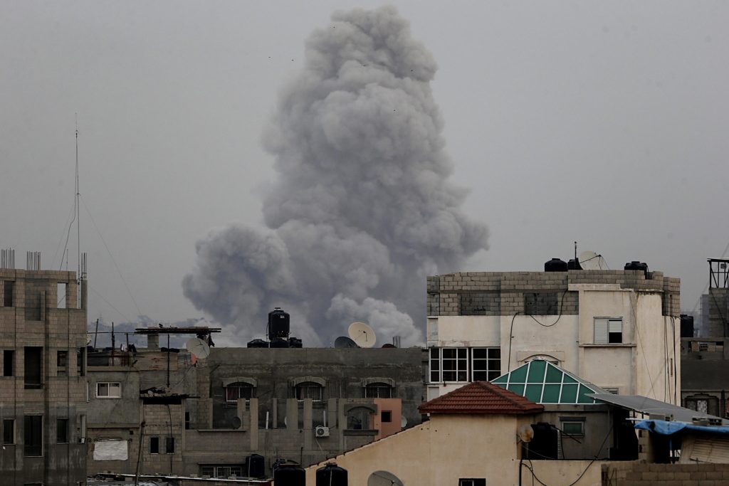 Bombardamenti nella Striscia, morte 14 persone GAZA