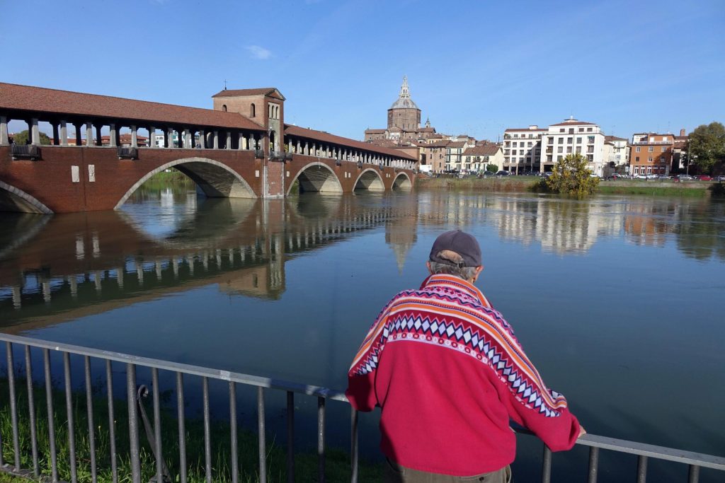 Violentata a 15 anni, tenta il suicidio
