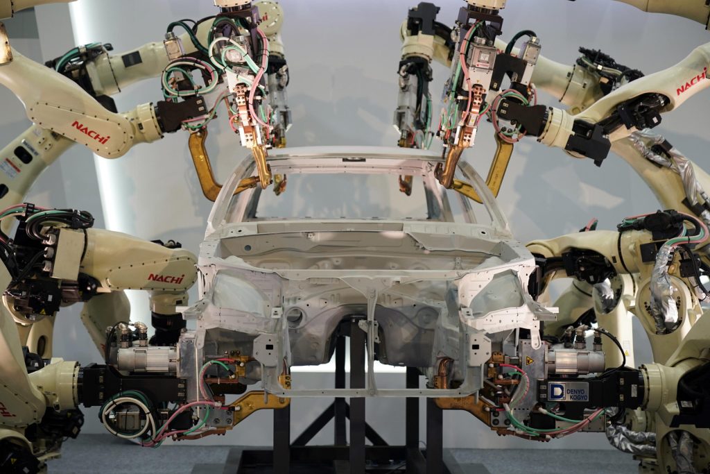 ll robot di Tesla e la “aggressione” all’ingegnere