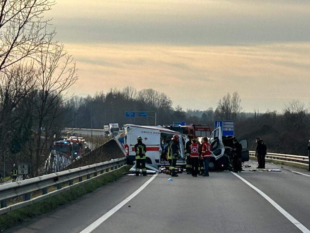Pordenonese, grave incidente stradale: tre morti