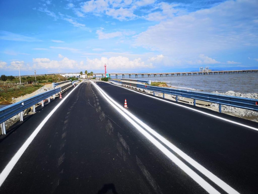 Auto si ribalta e finisce in mare, muore 19enne a Cagliari sardegna sulcitana