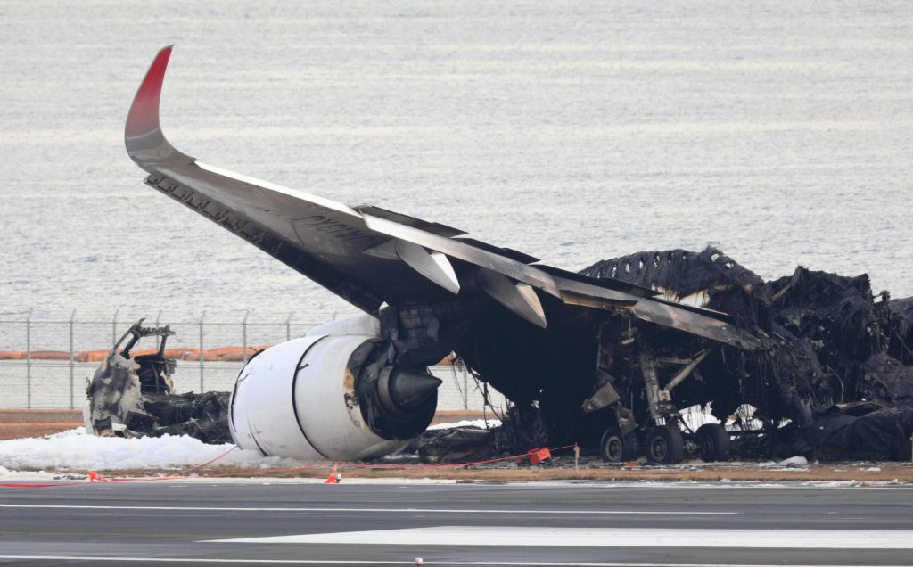 Incendio aeroporto Tokyo, il volo aveva permesso di atterrare aereo tokyo