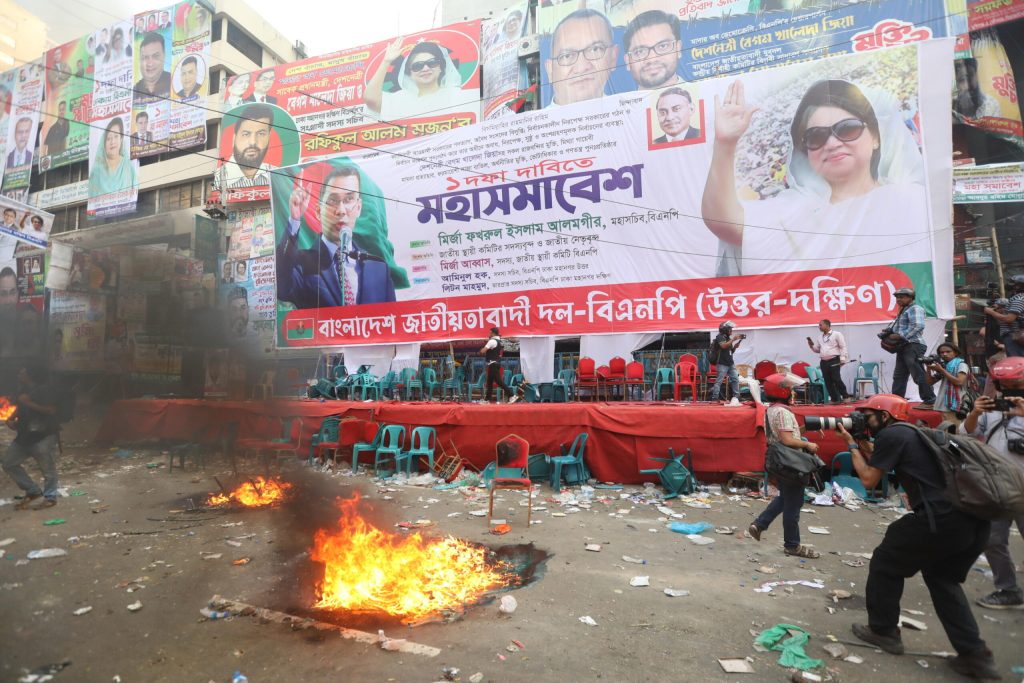 Bangladesh, al via i seggi per elezioni legislative