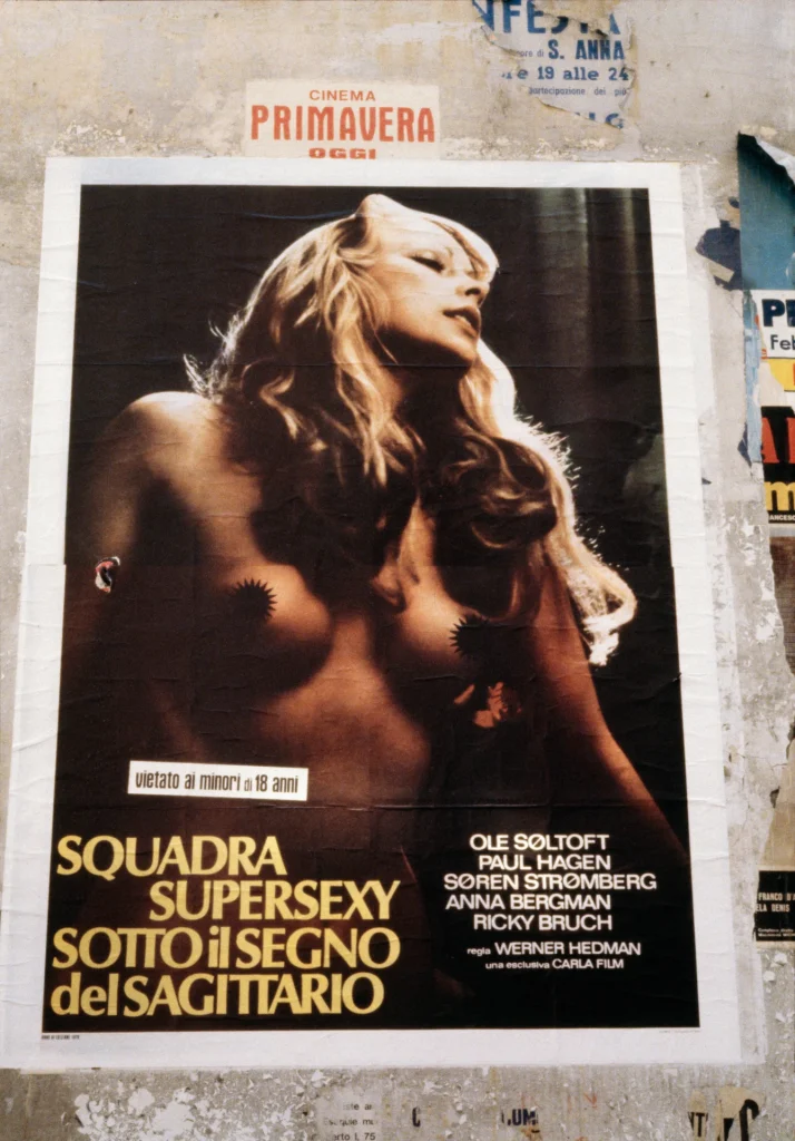 Manifesto cinematografico fotografato da Marialba Russo per la serie Cult Fiction, 1978-80