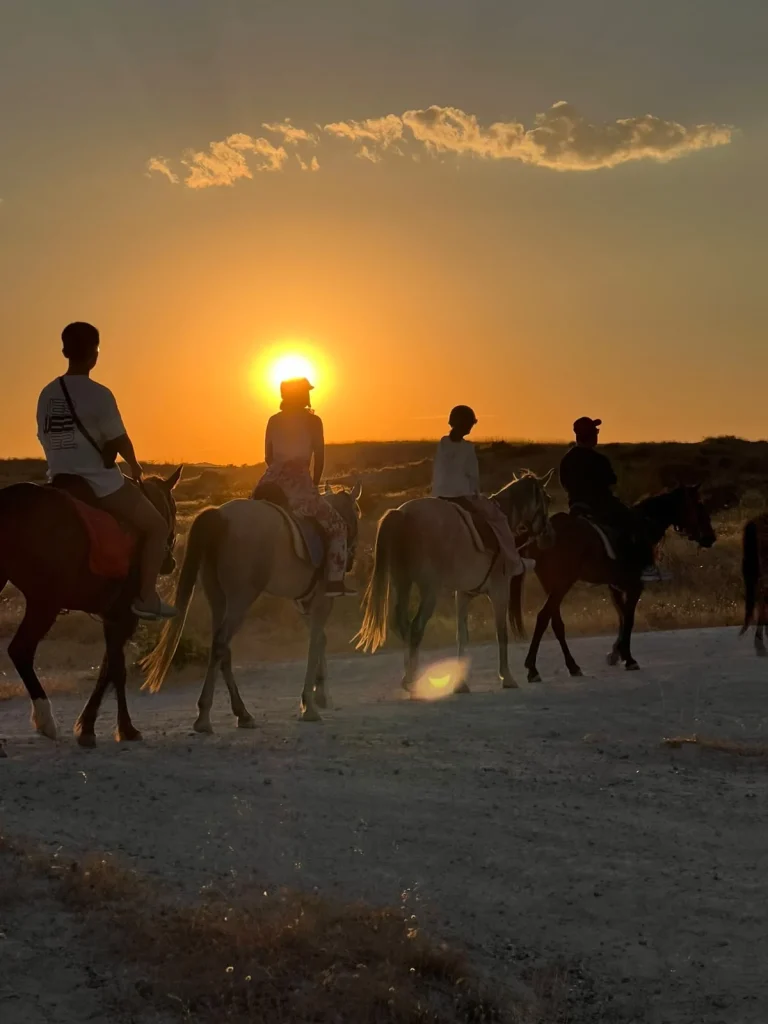 Escursione a cavallo al tramonto in Cappadocia