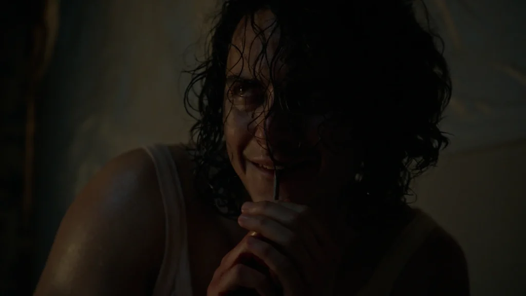 Zanzara di Alessio Hong, quando un piccolo fastidio diventa un incubo Francesco Razor di Zanzara in una scena notturna del cortometraggio horror di Alessio Hong