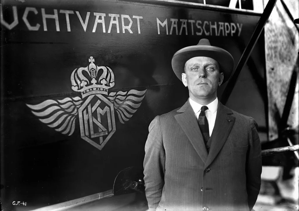 Ritratto in bianco e nero di Albert Plesman, fondatore e primo direttore della compagnia aerea olandese KLM