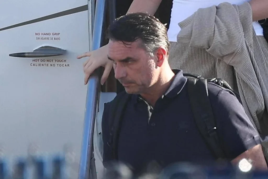 Brasile, Bolsonaro contesta ancora il voto dagli Usa: “Il vero presidente eletto sono io”