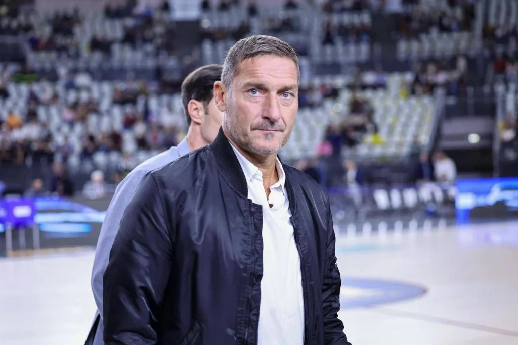 Totti e la prima visita alla prostata: “Dottore, cosa vorrebbe fare con questo arnese…?”