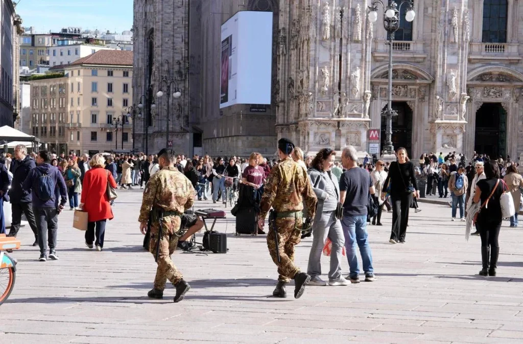 Allerta cortei, oggi manifestazioni in tutta Italia: 150 perquisizioni a Milano e in altre 20 città, piazze blindate
