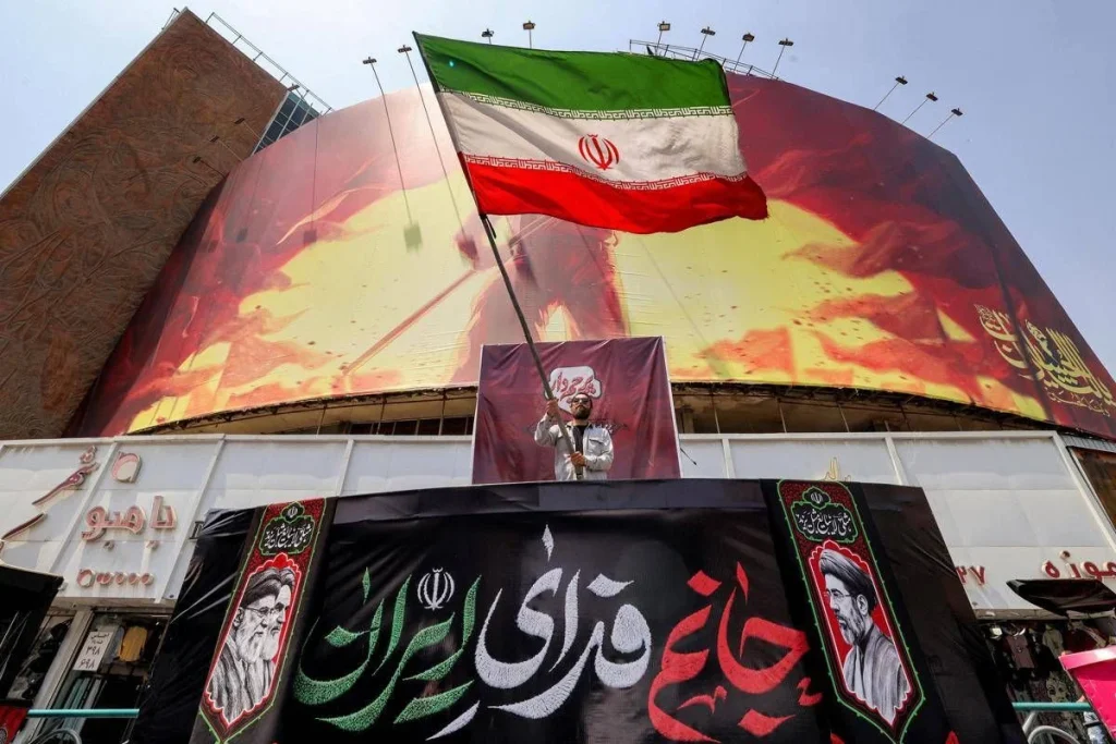 Iran, Usa e Israele preparano nuovi raid: sette petroliere colpite nello Stretto di Hormuz