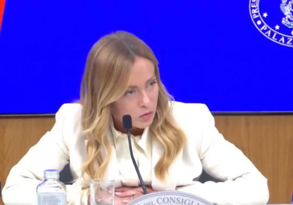 Manovra, via libera del Cdm. Meloni: “Sono molto soddisfatta”. Slitta il decreto bollette