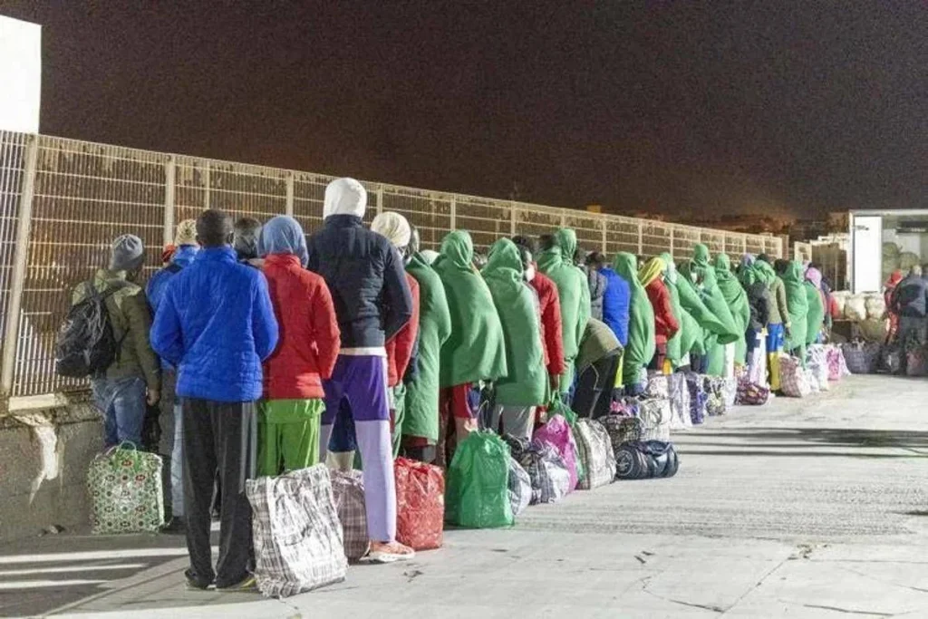 Migranti, traduceva male colloqui con richiedenti asilo: fermato interprete a Siracusa