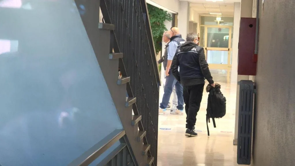 Giallo Pietracatella, agenti in un liceo di Campobasso: continua la caccia al computer