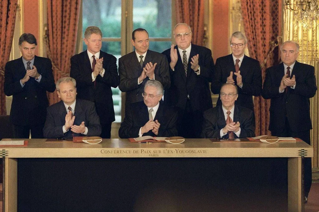 Le guerre non finiscono quando crediamo. La Bosnia e quella difesa europea che esiste già