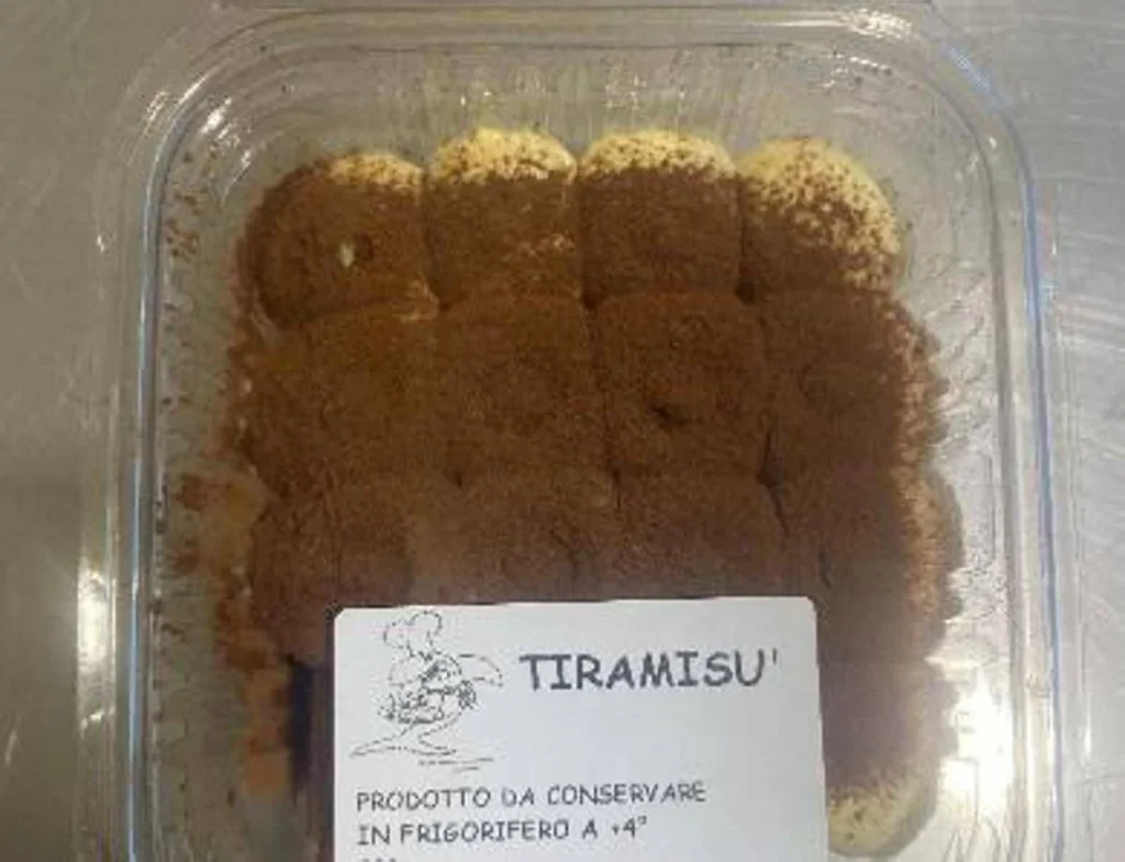 Sferetta metallica nel tiramisù, maxi richiamo alimentare: i lotti interessati