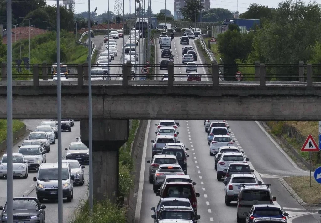 Nuovo Codice della strada, non c’è più obbligo di portare patente e libretto